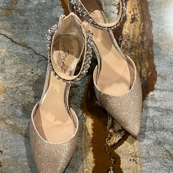 Jewel Badgley Mischka Raleigh Gold 💛 Glitter Closed Toe Zip Kitten Heels 7 1/2” - Picture 11 of 12